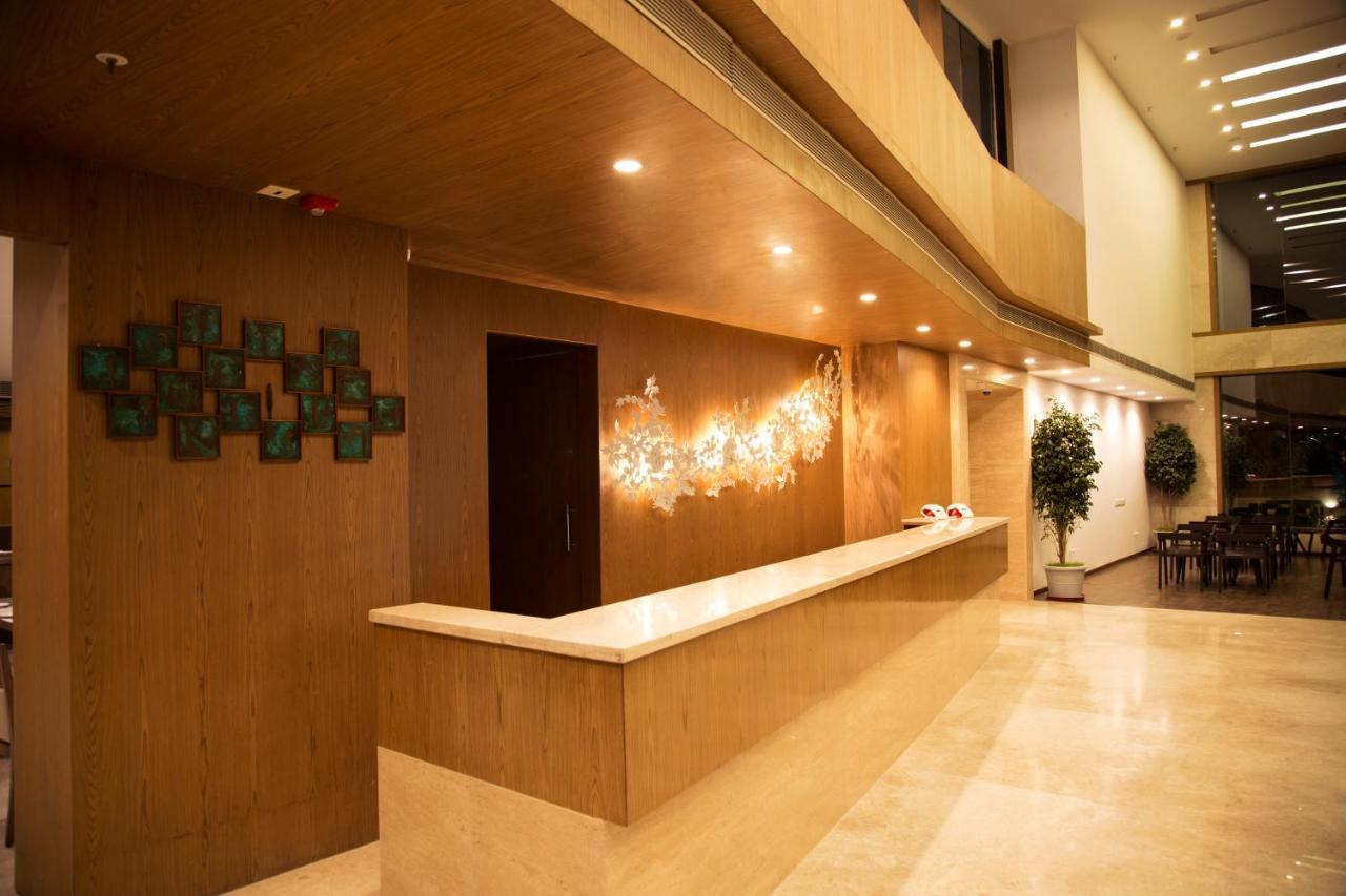 V 7 Hotel เชนไน ภายนอก รูปภาพ