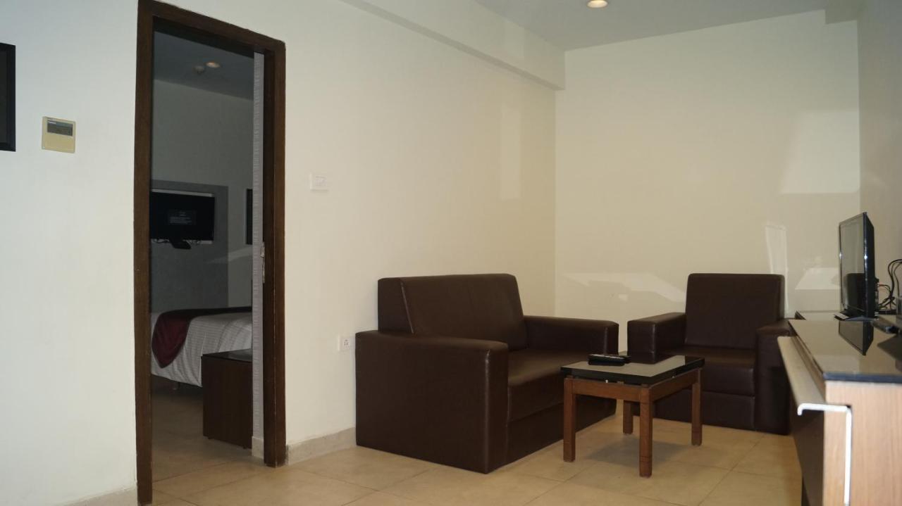 V 7 Hotel เชนไน ภายนอก รูปภาพ